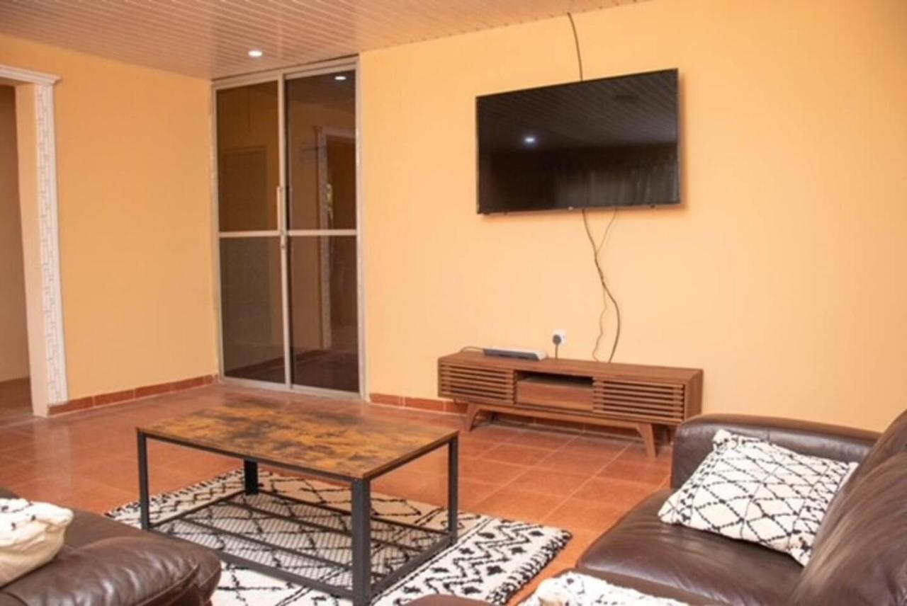 Fully Air-Con 3Bed Villa-Wifi -Hot Water -Cable Tv Freetown Exterior foto